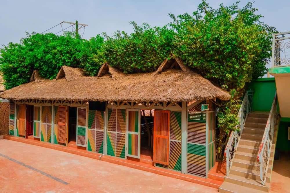 Dc Ambassadors Hotel Dawhwenya Exterior photo