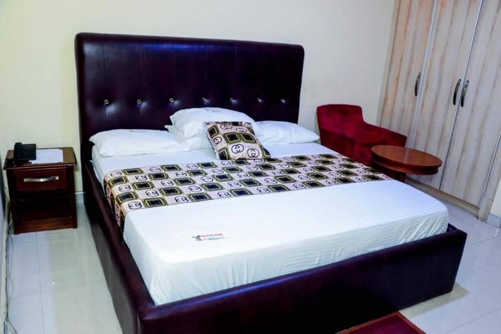 Dc Ambassadors Hotel Dawhwenya Exterior photo