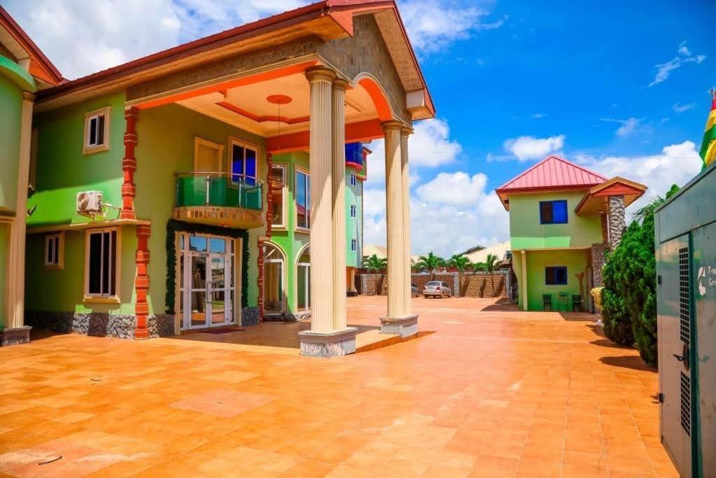 Dc Ambassadors Hotel Dawhwenya Exterior photo