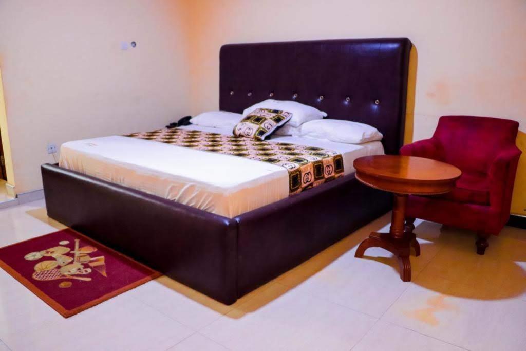 Dc Ambassadors Hotel Dawhwenya Exterior photo